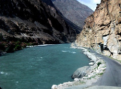 En Route - Chitral-Gilgit Rd, Ghizer ( HinduKush Mountains )