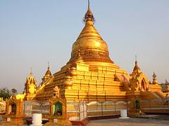 M005/Myanmar/Mandalay/Temple Kutho Daw Pagoda