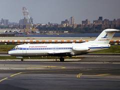 324 17-10-86 N109UR La Guardia (52976691496)