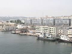 110107 Port of Algiers longshoremen strike over contract dispute 01 | إضراب عمال الشحن بميناء الجزائر بسبب نزاع حول اتفاق مع إدارة الميناء | Les dockers du port d'Alger en grève à propos d'un litige contractuel