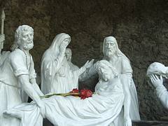 14 Jesus is laid in the tomb and covered in incense 3
