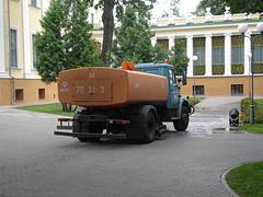 Fyrir utan safn í Gomel / Outside a museum in Gomel